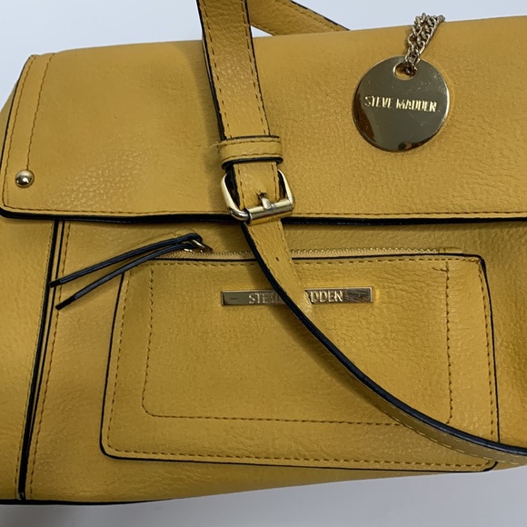 Steve Madden | Yellow Multifunctional Leather Adjustable Bag | Crossbody & Carry - Picture 11 of 12